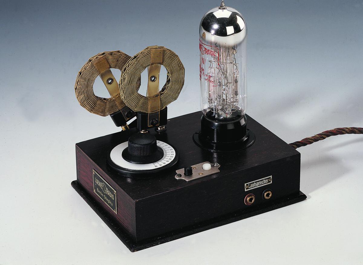Ortsempfänger OE 333, первый в мире кассетный магнитофон, первый в мире магнитофон, первый магнитофон