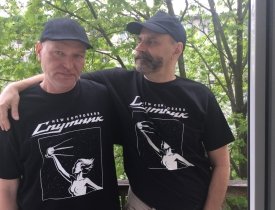 Валерий Алахов и Игорь Веричев в футболках Спутник