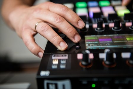 TRAKTOR KONTROL D2-DJ от Native Instruments