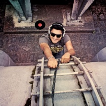dj - Mauricio Campana